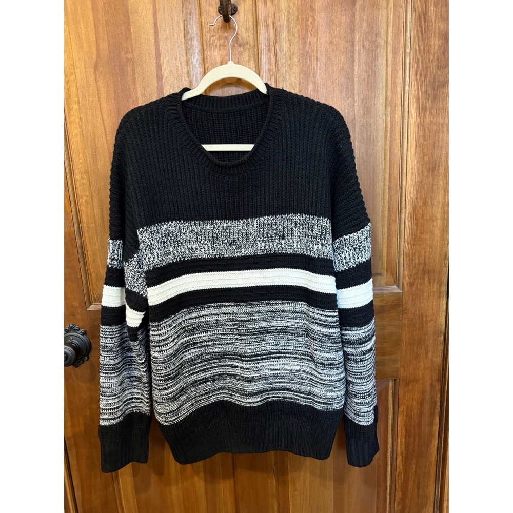 Women's  Black &‎ White Sweater 4XL